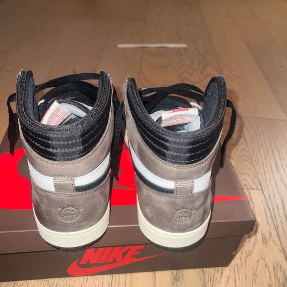 TRAVIS SCOTT x AIR JORDAN 1 RETRO HIGH OG ‘Mocha’ SIZE 8 1/2 MEN - Picture 5 of 6
